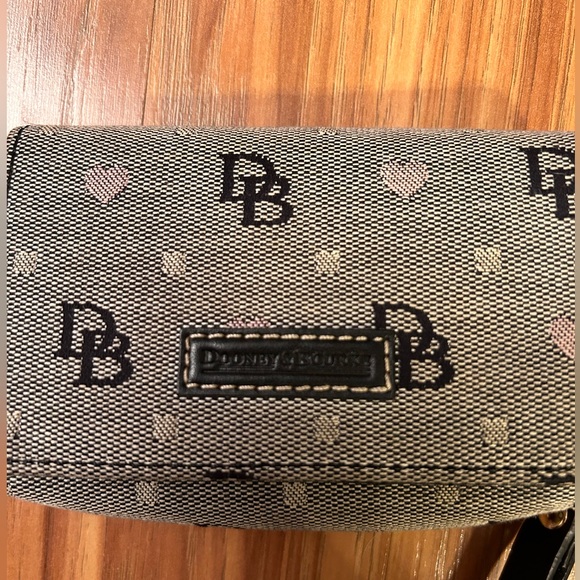 Dooney & Bourke wristlet - Picture 2 of 4